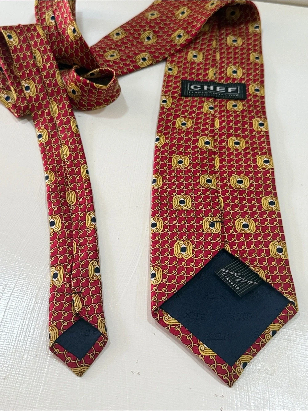 CHEF Elegant Red Chain-Pattern Men's Neck Tie with Gold Motifs Hand Made Silk